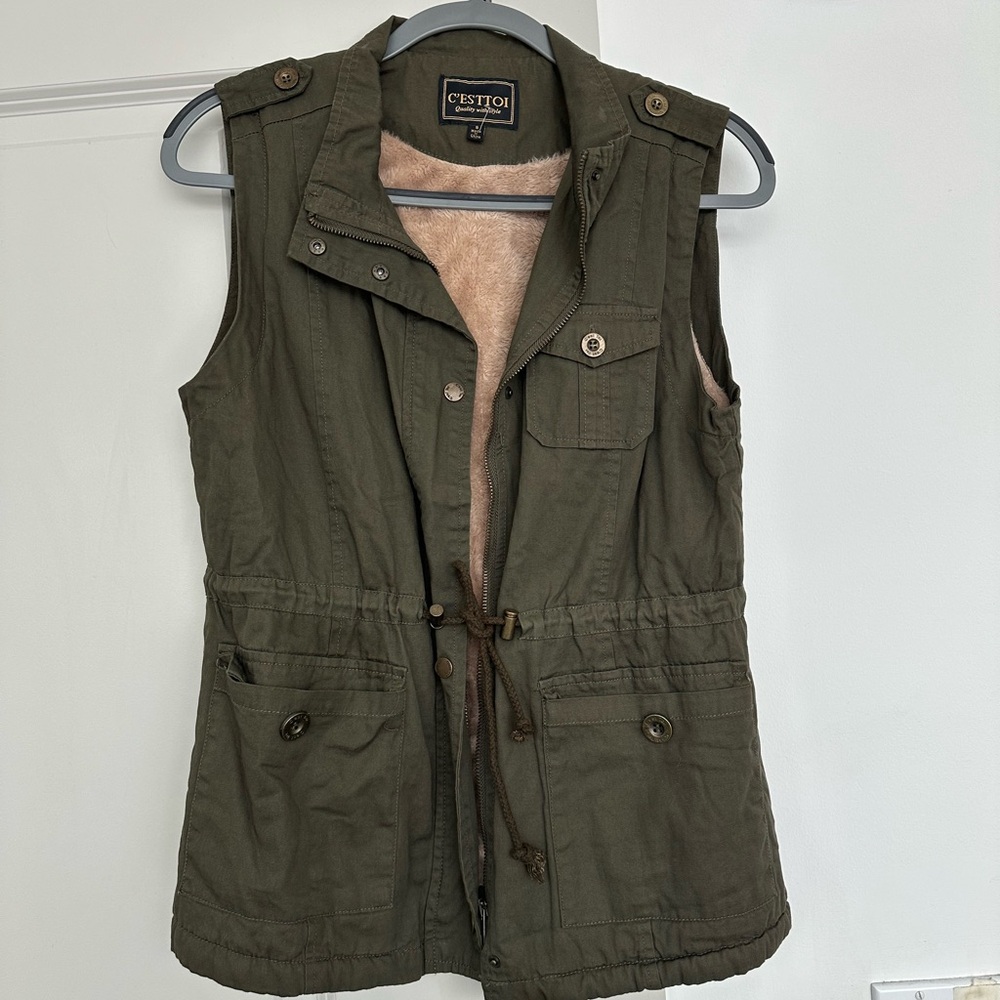 Olive Green vest women’s small cargo full zip fir casual army